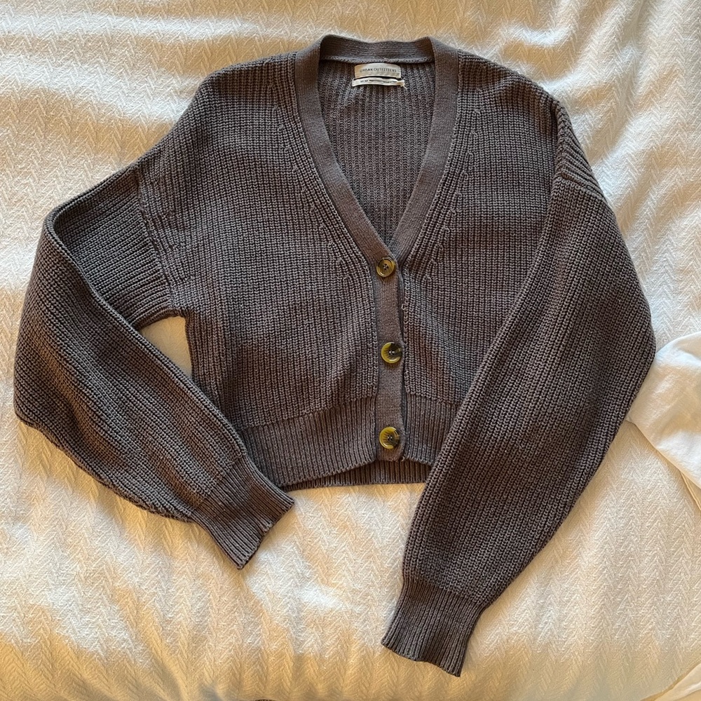 Gray urban cropped sweater